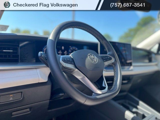 Used 2025 Volkswagen Tiguan SE FWD image 17