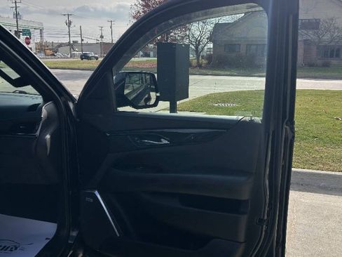 Used 2020 Cadillac Escalade ESV Platinum image 44