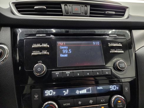 Used 2016 Nissan Rogue SV image 44