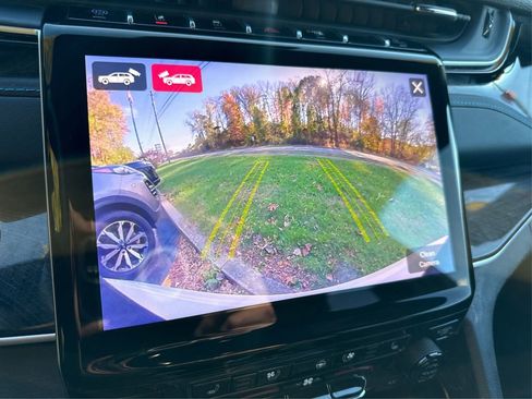 Used 2023 Jeep Grand Cherokee Trailhawk w/ Luxury Tech Group III image 30