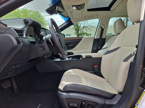 Certified 2025 Lexus ES 350 w/ Premium Package FWD image 16