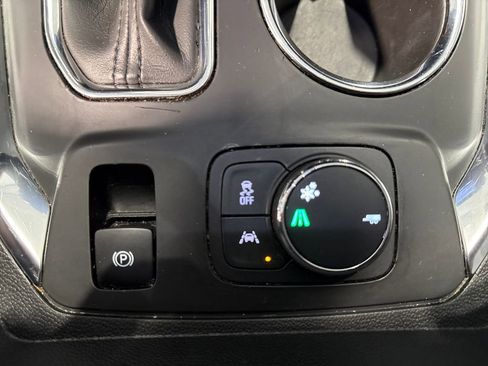 Used 2021 Chevrolet Traverse LT w/ LT Premium Package FWD image 23