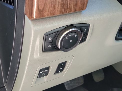 Used 2019 Ford F150 Lariat image 28