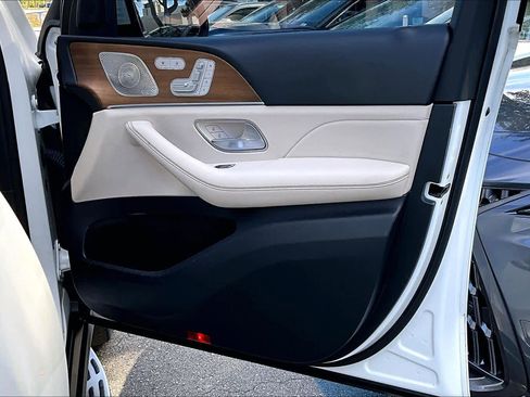 Used 2021 Mercedes-Benz GLS 450 4MATIC image 26