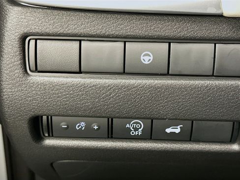 Used 2025 Nissan Rogue SV image 17