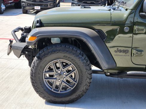 Used 2024 Jeep Wrangler Unlimited Sport AWD/4WD image 10