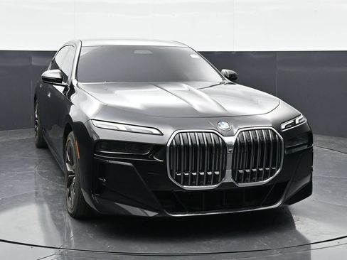 Used 2023 BMW 760i xDrive AWD/4WD image 4