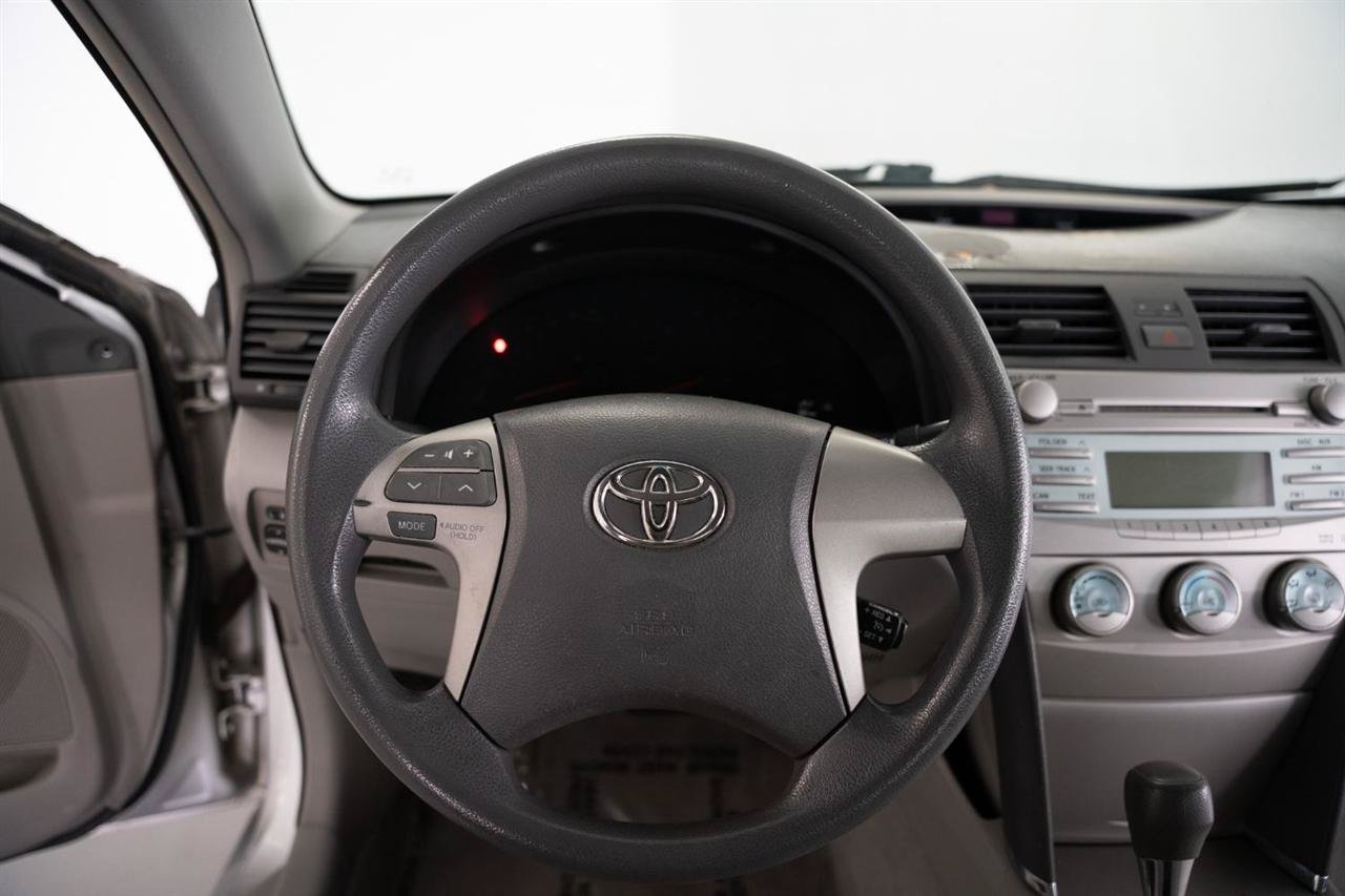Used 2009 Toyota Camry LE FWD image 14