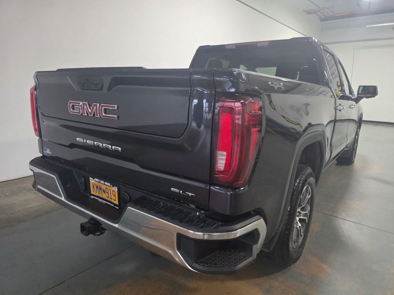 Used 2025 GMC Sierra 1500 SLT AWD/4WD image 6
