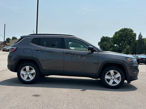 Used 2022 Jeep Compass Latitude AWD/4WD image 6