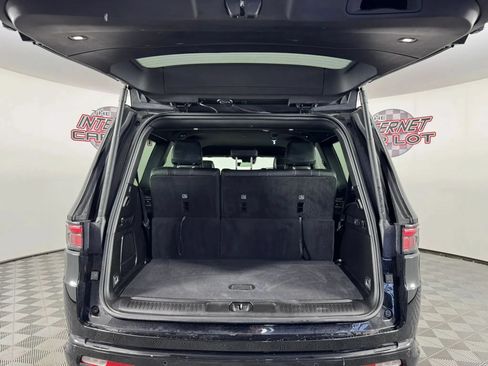 Used 2025 Jeep Wagoneer Series II AWD/4WD image 28
