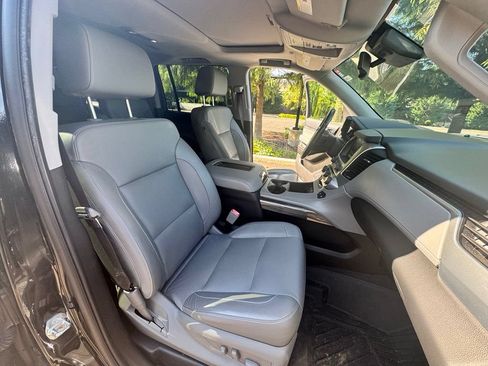 Used 2020 Chevrolet Suburban LT w/ Luxury Package AWD/4WD image 12