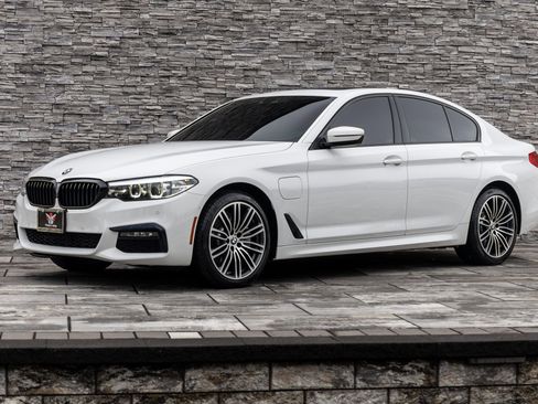 Used 2020 BMW 530e xDrive w/ M Sport Package image 10