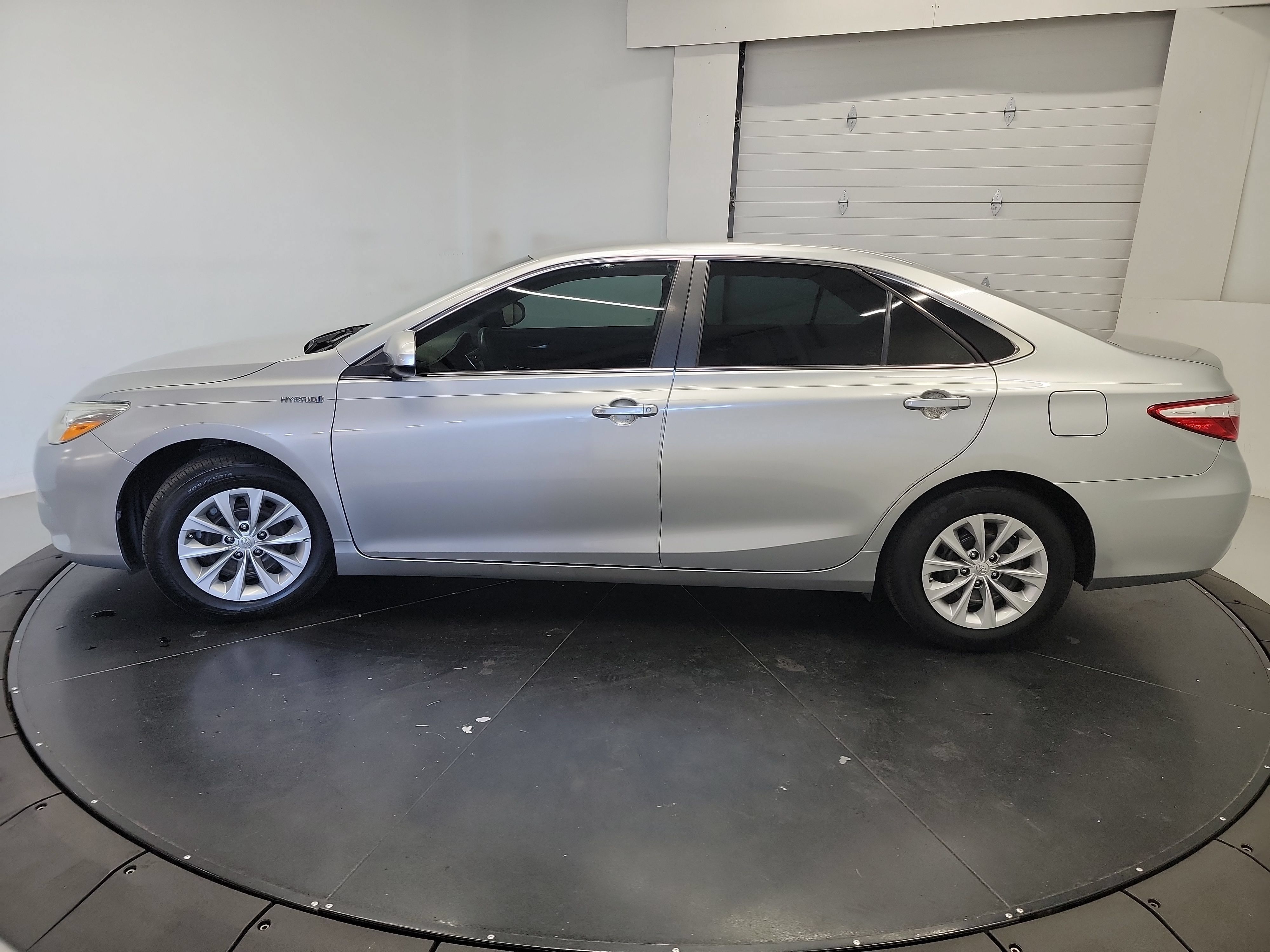 Used 2017 Toyota Camry LE FWD image 4