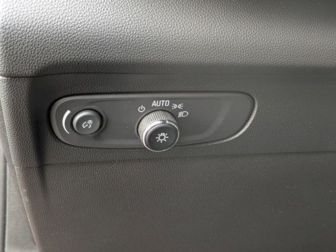 Used 2023 Buick Envision Essence image 16