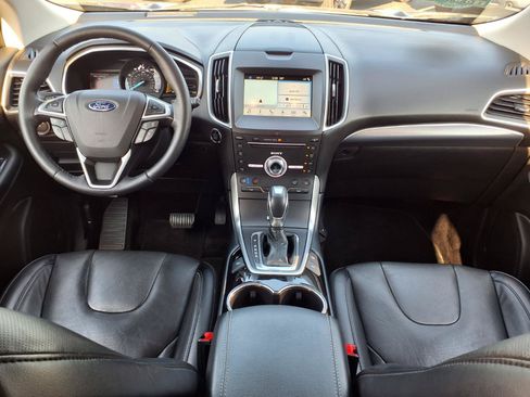 Used 2017 Ford Edge Titanium w/ Equipment Group 302A FWD image 10