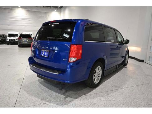 Used 2020 Dodge Grand Caravan SXT FWD image 6