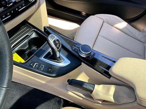 Used 2019 BMW 330i xDrive Wagon w/ Premium Package image 17