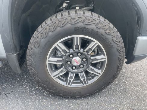 Used 2024 GMC Sierra 1500 AT4 w/ Technology Package AWD/4WD image 25