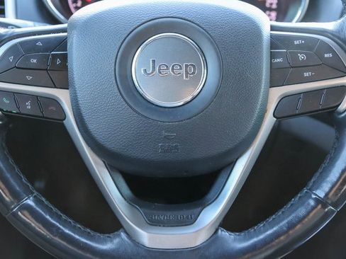 Used 2020 Jeep Grand Cherokee Laredo w/ Security & Convenience Group image 25