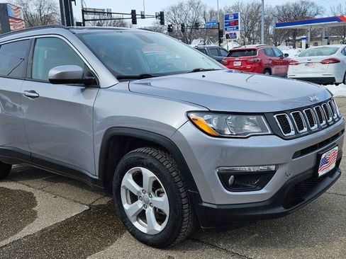 Used 2019 Jeep Compass Latitude AWD/4WD image 3