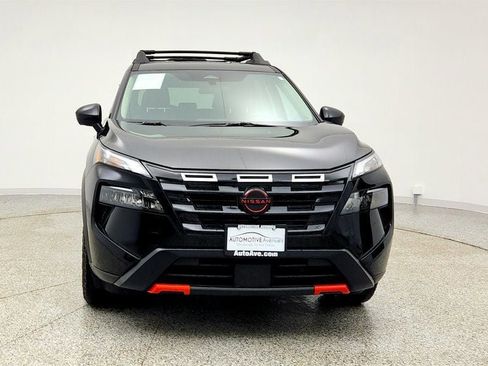 Used 2025 Nissan Rogue SV image 2