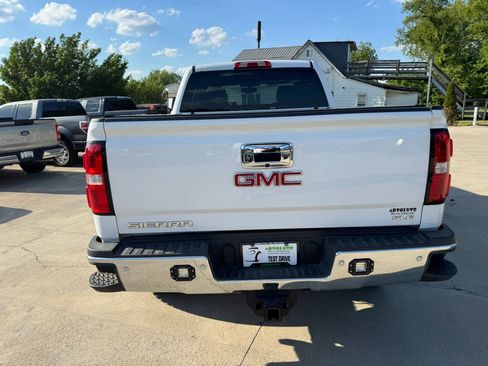 Used 2018 GMC Sierra 2500 SLE w/ HD SLE Preferred Plus Package AWD/4WD image 2