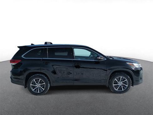 Used 2019 Toyota Highlander XLE image 9