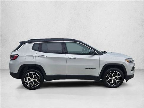 Used 2024 Jeep Compass Limited AWD/4WD image 4