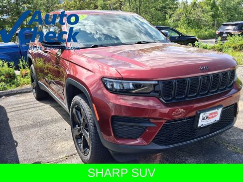 Used 2023 Jeep Grand Cherokee Altitude AWD/4WD image 9