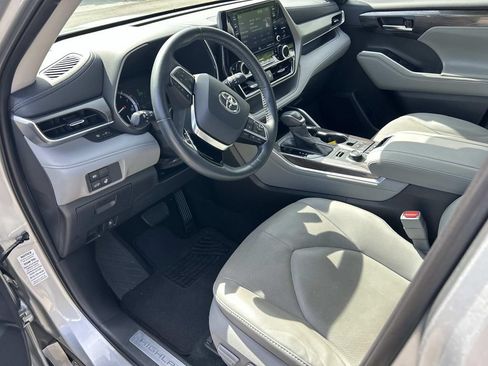 Used 2020 Toyota Highlander Limited AWD/4WD image 16
