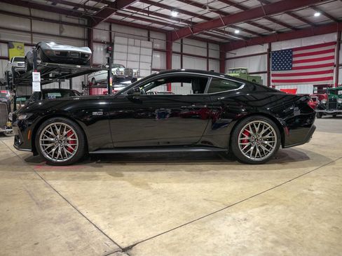 Used 2024 Ford Mustang GT Premium image 4