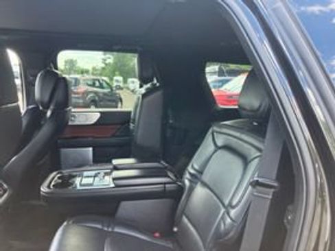 Used 2019 Lincoln Navigator Reserve AWD/4WD image 9