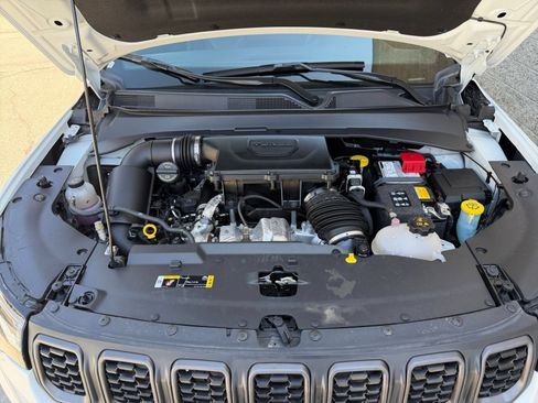 Used 2025 Jeep Compass Trailhawk AWD/4WD image 31