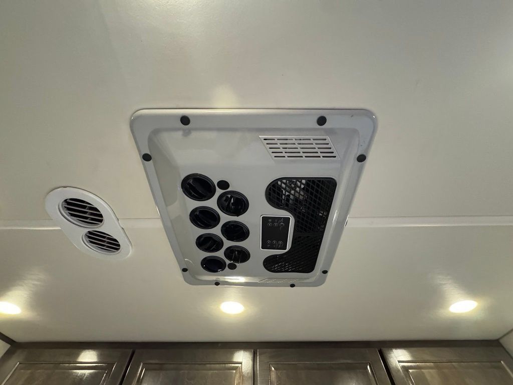 Used 2017 Ford E-450 and Econoline 450 Super Duty w/ Motorhome Prep Package RWD image 40