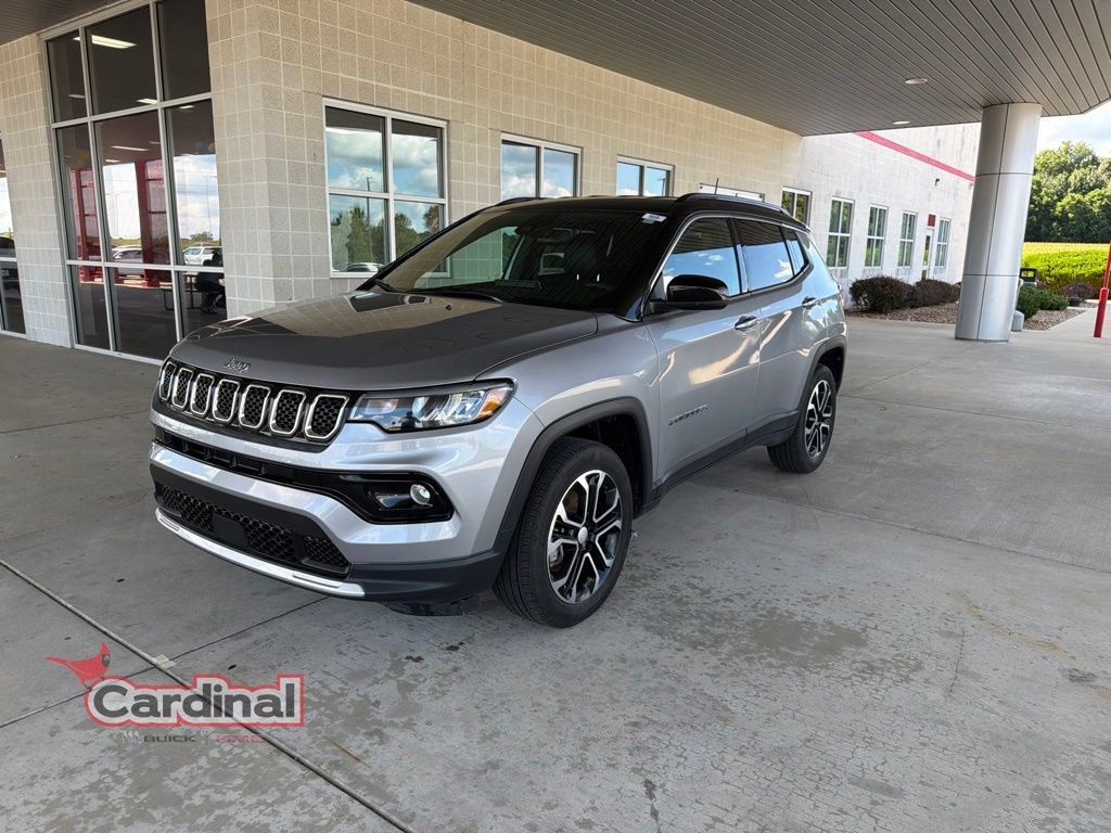 Used 2023 Jeep Compass Limited AWD/4WD image 2