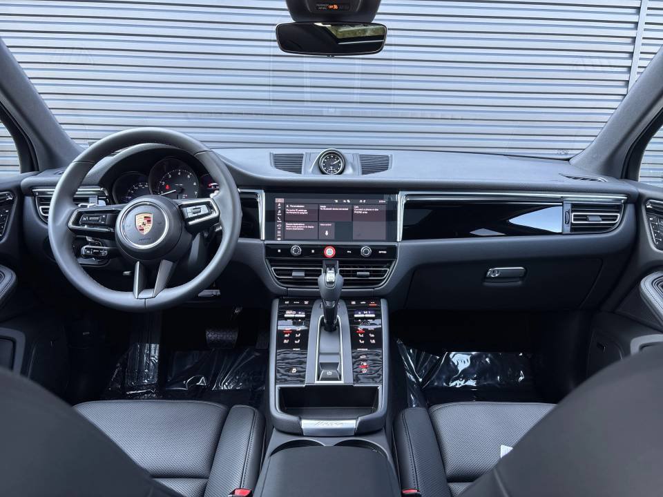 Certified 2026 Porsche Macan AWD/4WD image 16