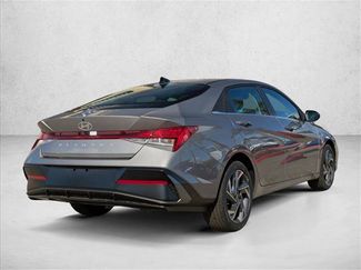 New 2025 Hyundai Elantra SEL video 2