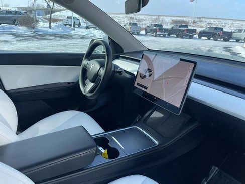 Used 2021 Tesla Model Y Long Range image 5