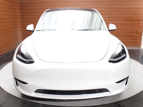 Used 2022 Tesla Model Y Long Range image 2