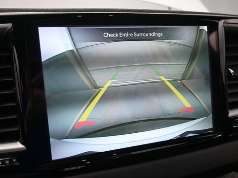 Used 2025 Chrysler Pacifica Select image 37