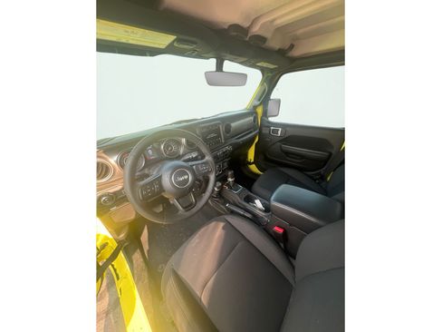 Used 2023 Jeep Gladiator Sport AWD/4WD image 7