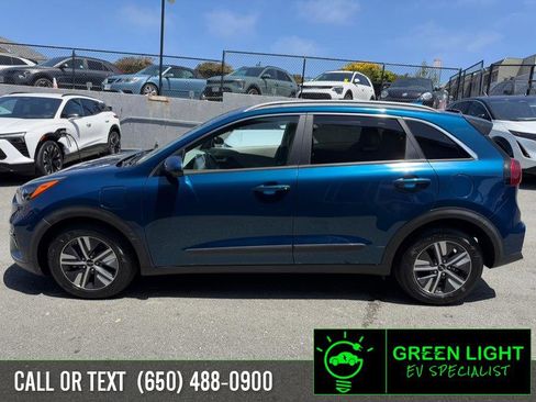 Used 2022 Kia Niro LXS FWD image 8