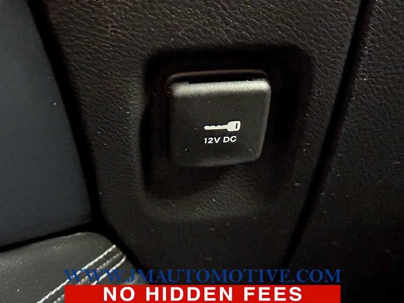 Used 2022 Dodge Durango SXT w/ Blacktop Package AWD/4WD image 40