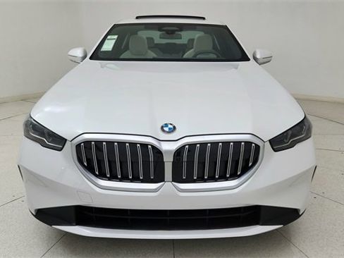 Used 2026 BMW 540i xDrive image 2