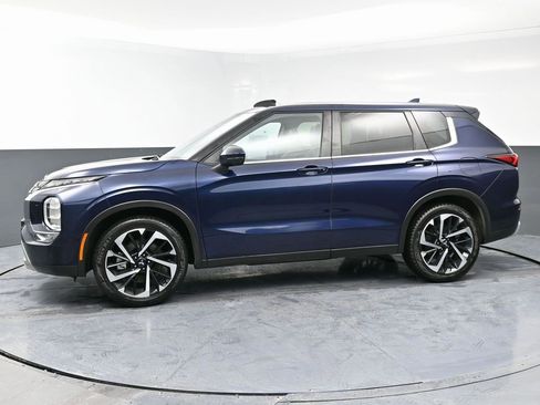 Used 2023 Mitsubishi Outlander SE image 6