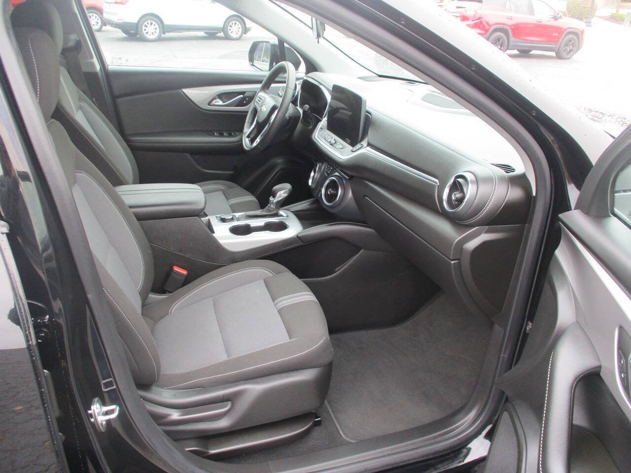 Used 2023 Chevrolet Blazer LT AWD/4WD image 13