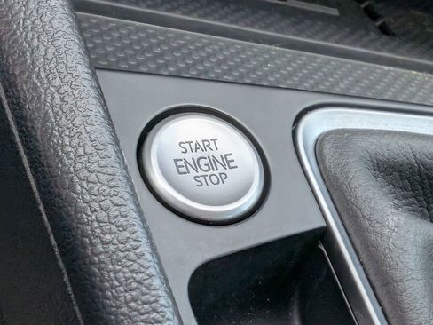 Used 2025 Volkswagen Jetta SE image 19