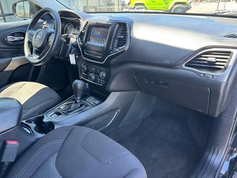 Used 2019 Jeep Cherokee Latitude w/ Popular Appearance Group image 13