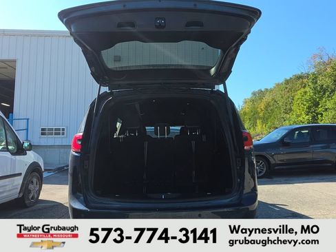 Used 2025 Chrysler Pacifica Select FWD image 14
